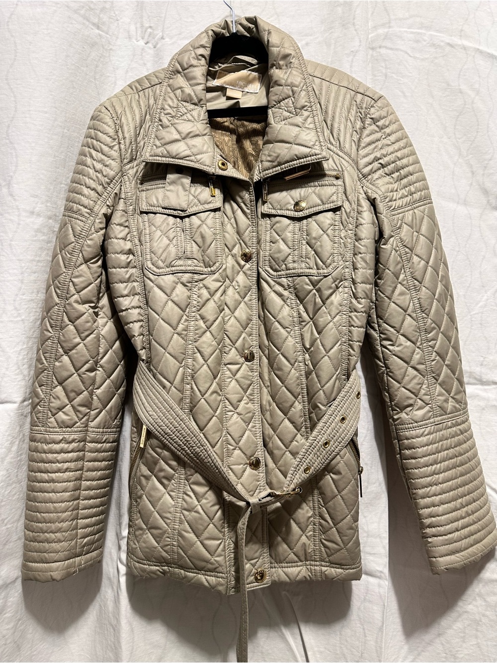 MICHAEL Michael Kors Quilted Belted Puffer Jacket‎ in Beige